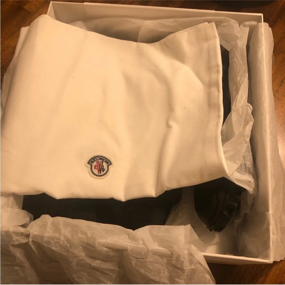 Moncler hiking boots new in box size 38.5. - Picture 8 of 12